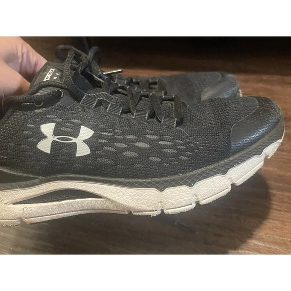 Under Armor Woman’s Black Charged Intake Tennish Athletic Shoes 6 - Picture 7 of 9